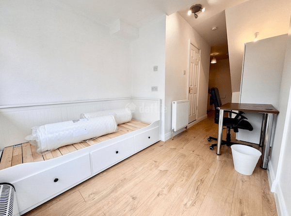 1-min-Oct-24-2025-10-12-38-9692-PM